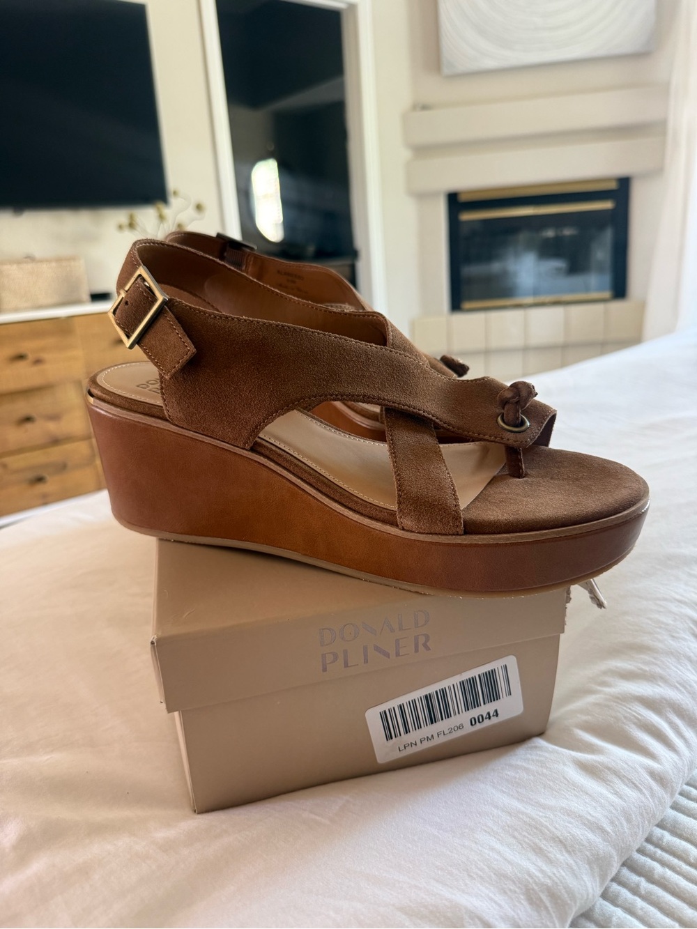 Donald J. Pliner Tan Suede Wedge Sandal 👡 - Picture 7 of 7